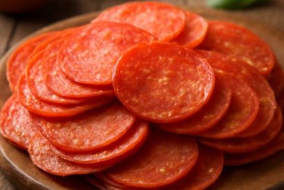 Thumbnail for Пицца «пепперони» в духовке: хрустящий край, сочная середина и точная выпечка дома