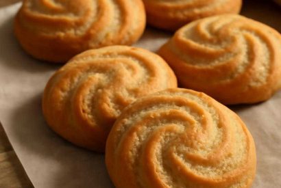 Thumbnail for Домашнее сдобное печенье с тонким ароматом ванили и хрупкой кромкой